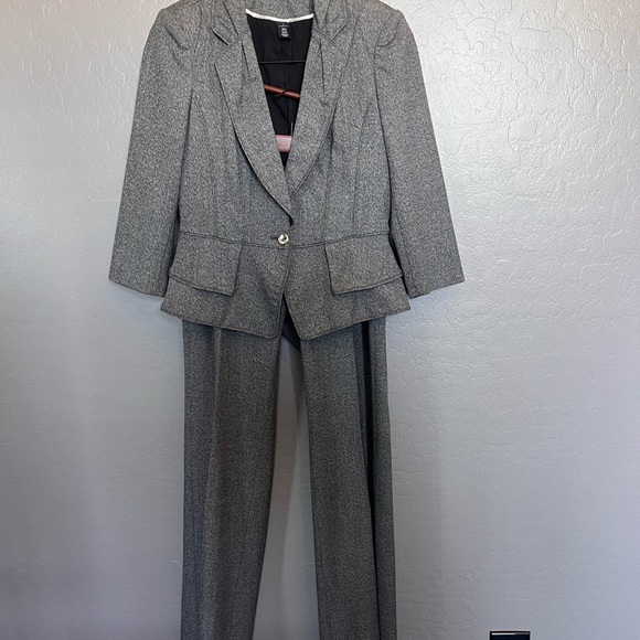 White House Black Market Business Suite - Grey looks great on! Closet staple - Picture 7 of 9